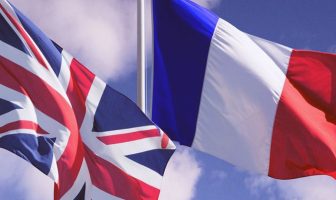زبان فرانسوی و زبان انگلیسی چه شباهت ها و تفاوت هایی دارند؟